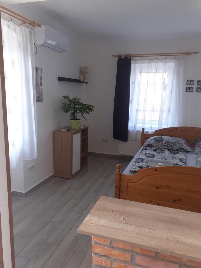 Oazis Apartman Sárospatak エクステリア 写真