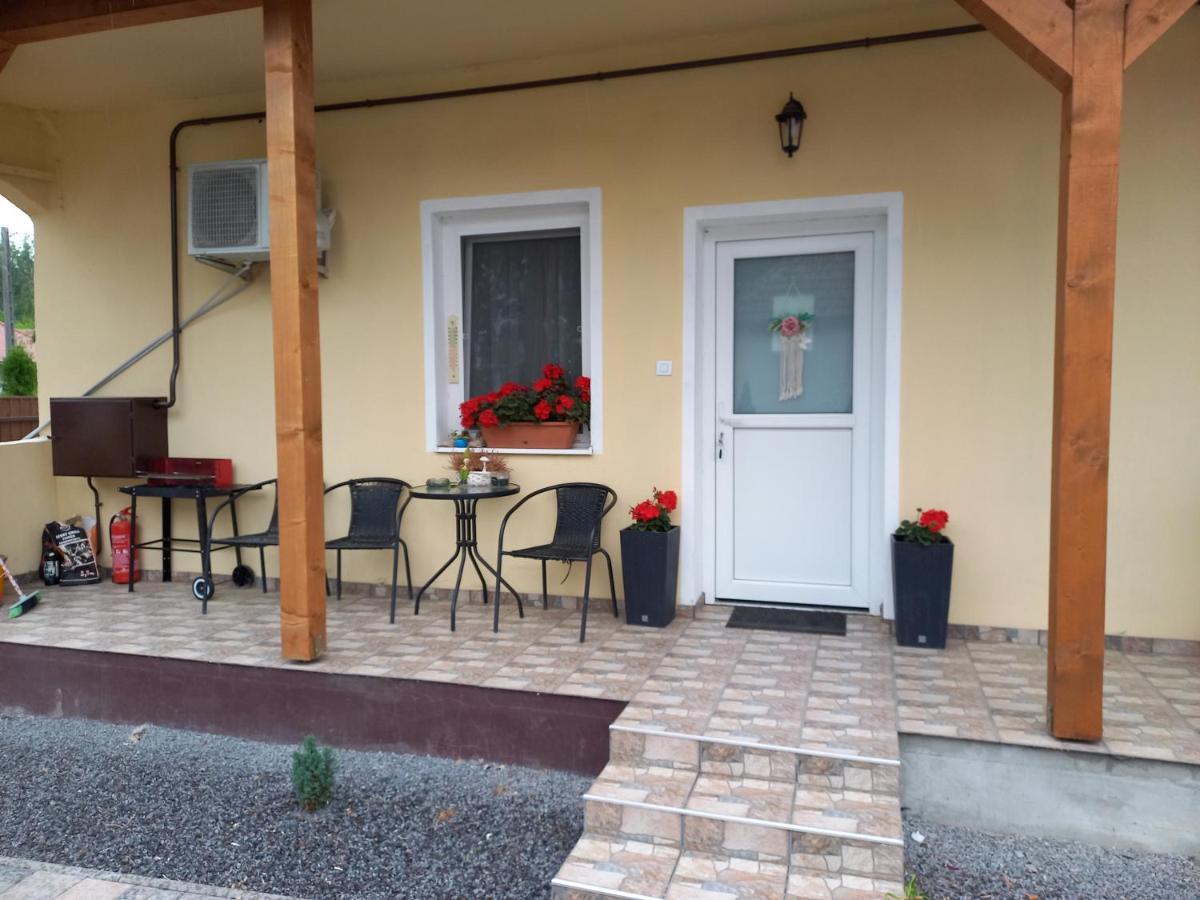 Oazis Apartman Sárospatak エクステリア 写真