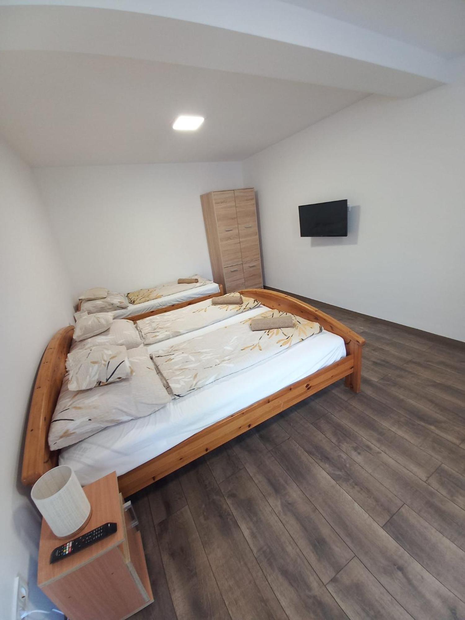 Oazis Apartman Sárospatak エクステリア 写真