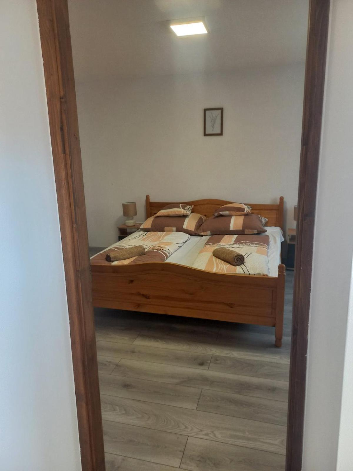 Oazis Apartman Sárospatak エクステリア 写真