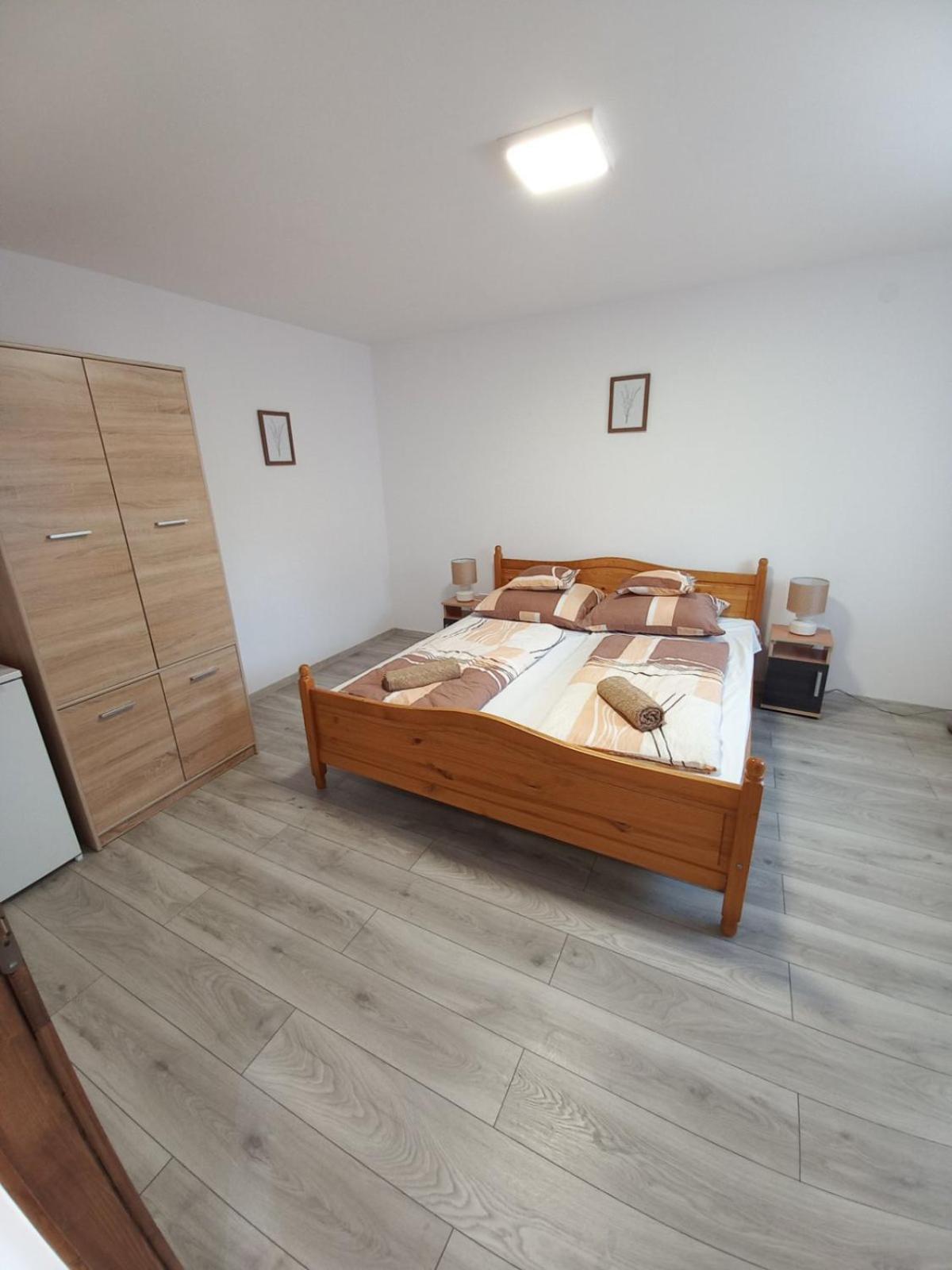 Oazis Apartman Sárospatak エクステリア 写真