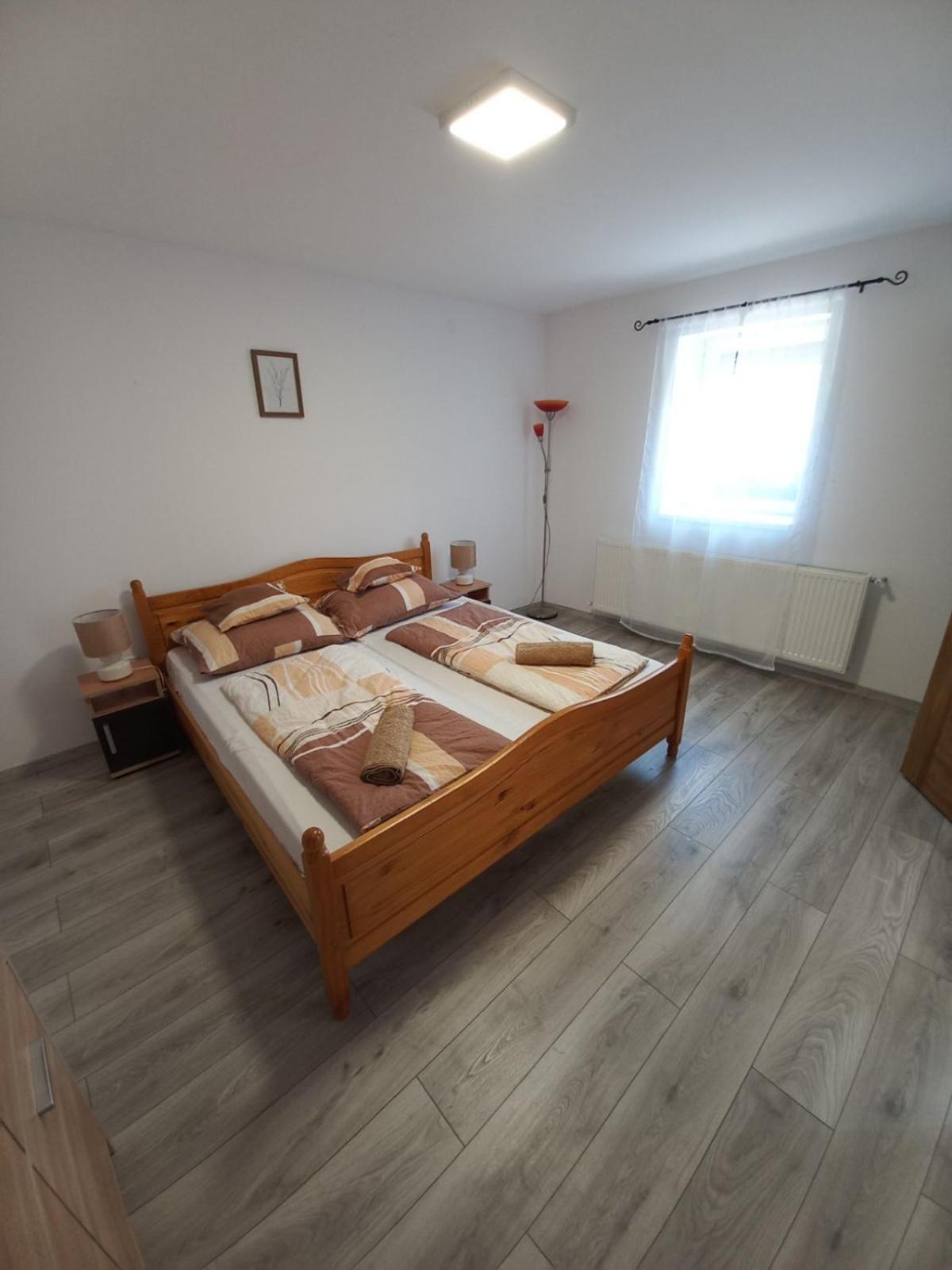 Oazis Apartman Sárospatak エクステリア 写真